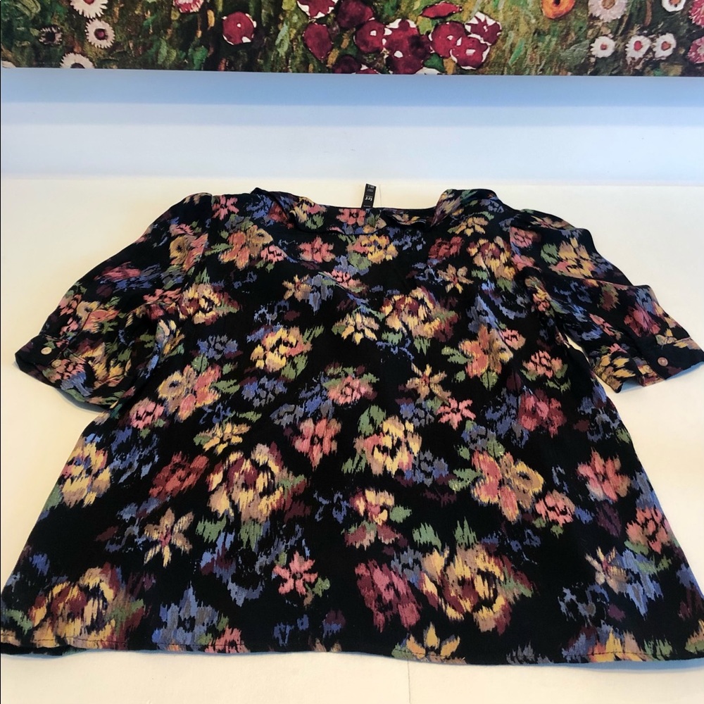 Pretty printed blouse. - Picture 3 of 5